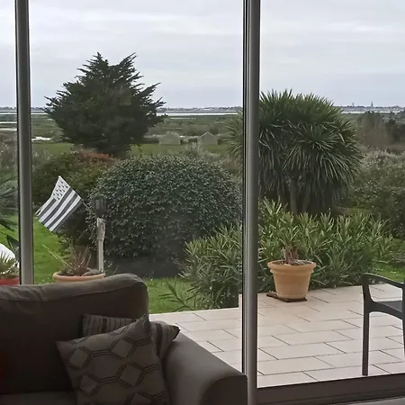 Avec Vue Sur Les Marais Salants