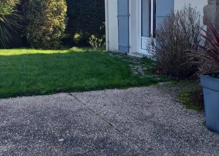 Avec Vue Sur Les Marais Salants *